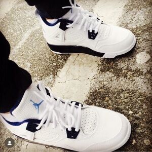 Air Jordan IV Four Columbia Size 5.5 Youth